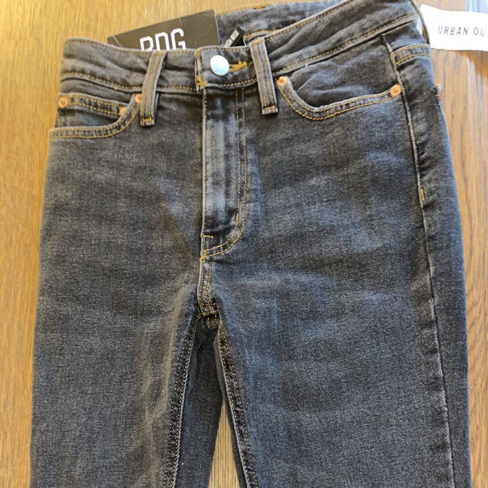 BRAND-NEW BDG URBAN OUTFITTERS women’s grey jeans!